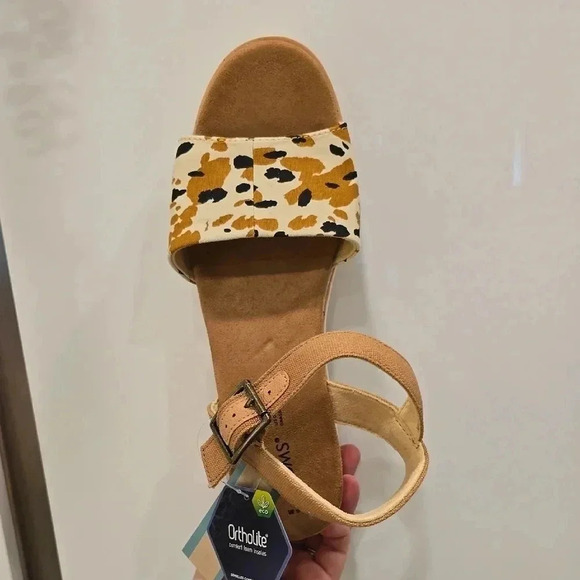 TOMS Brown and Cow Print Women's Diana Sandals - Picture 6 of 9